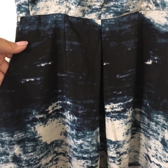 Forever 21 Keyhole Back V Neck with Pocket Dress - Picture 3 of 7